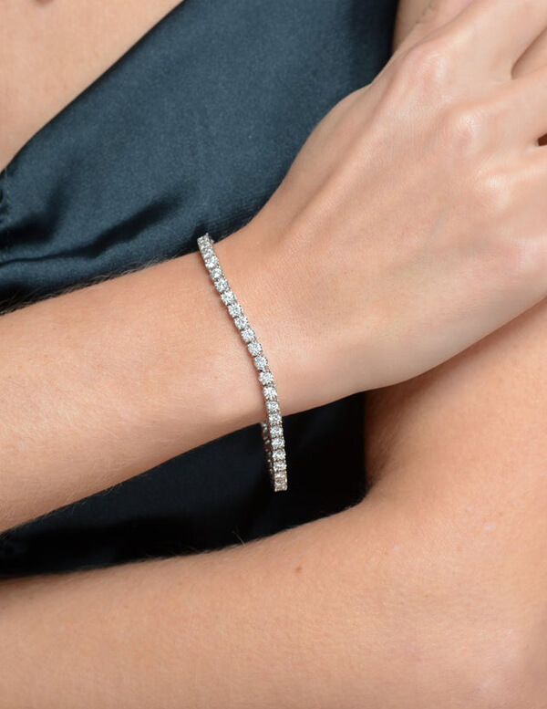 Classic Diamond Tennis Bracelet - Tejaani Jeweller