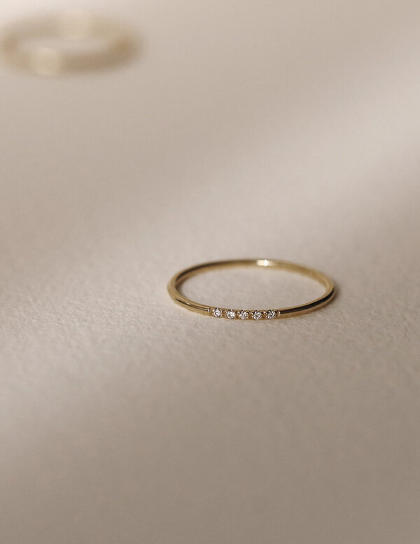 Minimalist Diamond Gold Ring - Tejaani Jeweller