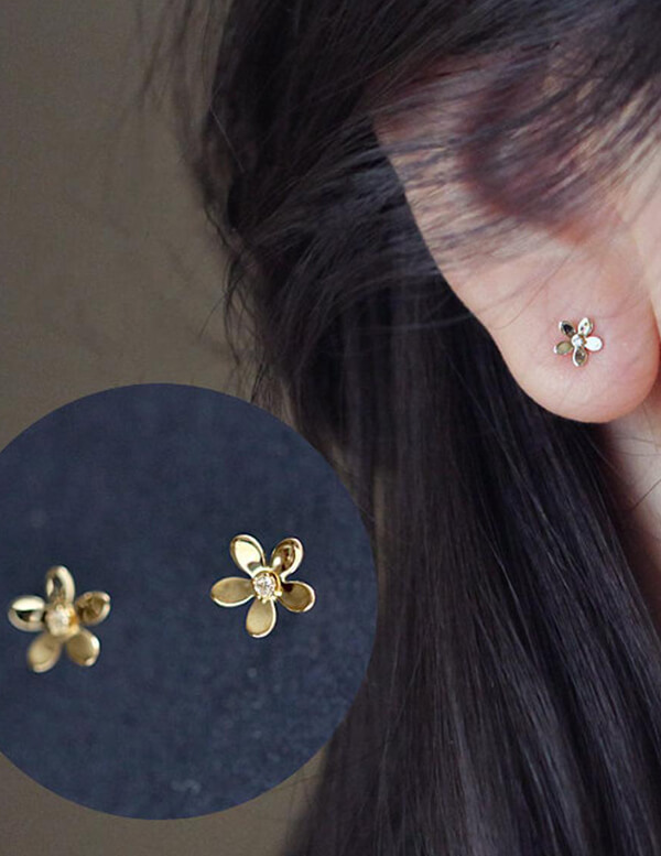 Gold Tiny Flower Small Diamond Stud Earring - Tejaani Jeweller
