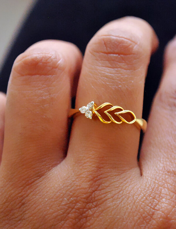 Asymmetric Leaf Gold Diamond Ring - Tejaani Jeweller